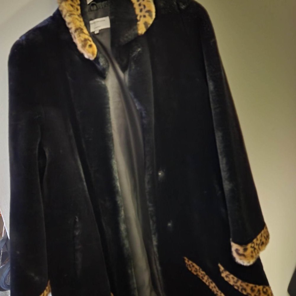 Leopard Collar, Dark Brown Faux Fur Swag Coat Size Med-Large. Fits up to Size 14